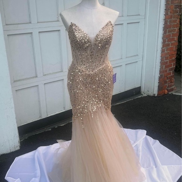 Gold evening/prom/homecoming gown size 10 - Picture 3 of 3